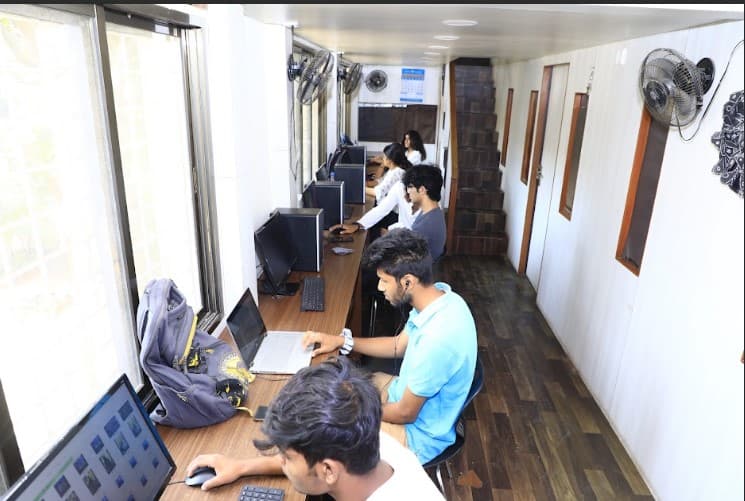 R.D. & S.H. National College And S.W.A. Science College Mumbai Classes & labs photo 7